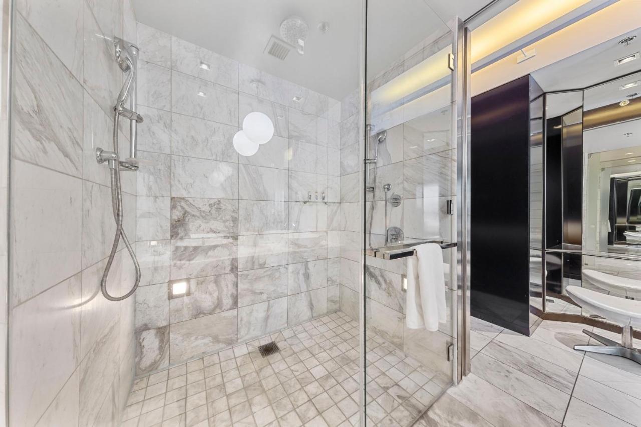 Huge Modern Luxury 17 Floor Panoramic Corner With Open Balcony Appartamento