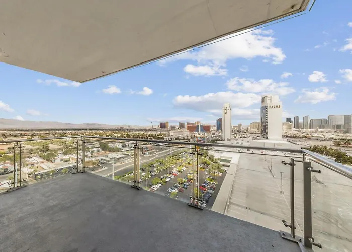 Huge Modern Luxury 17 Floor Panoramic Corner Suite With Open Balcony